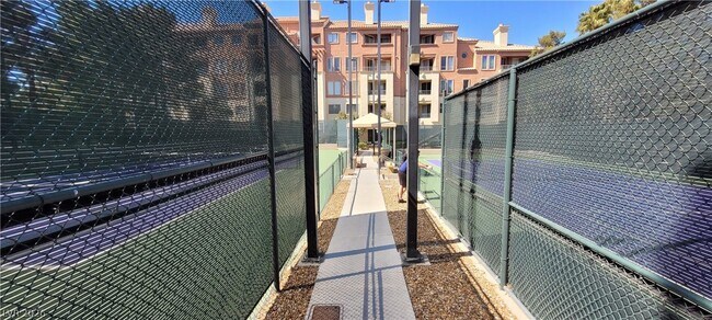 Building Photo - 260 E Flamingo Rd