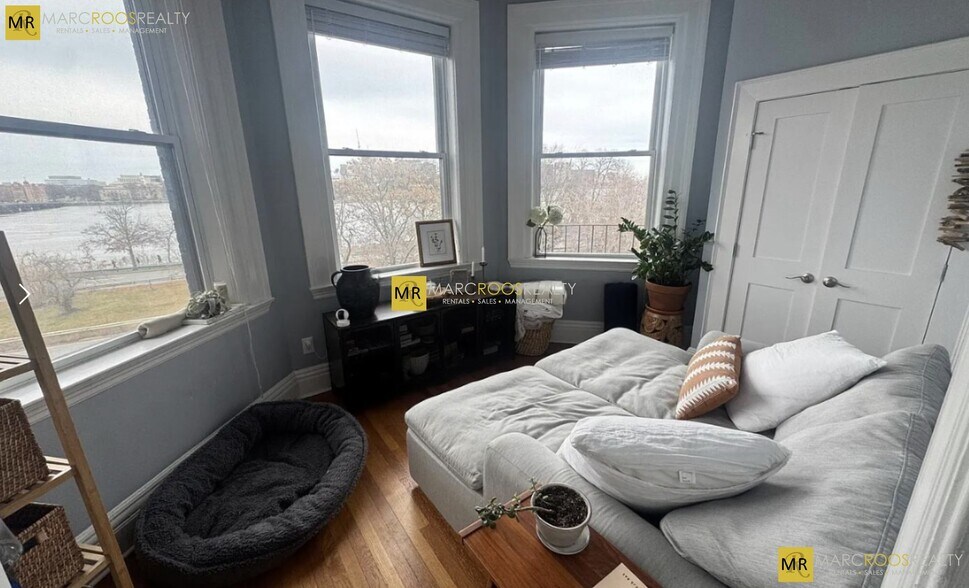 Building Photo - 464 Beacon St