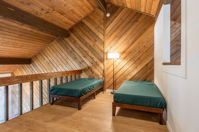 Building Photo - Spacious Snowcreek III Condo – Winter Rental