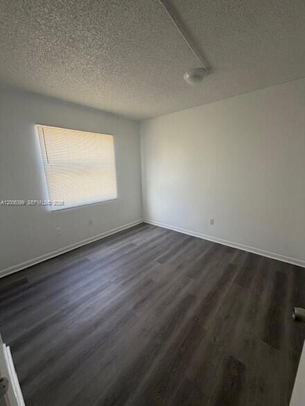 Building Photo - 20800 NE 8th Ct