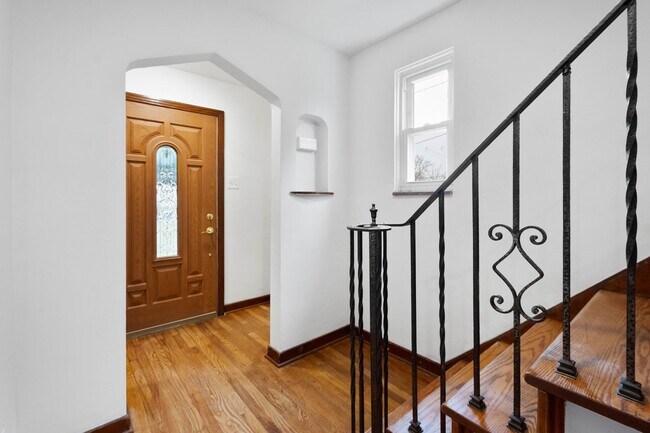 Building Photo - READY FOR MOVE IN! Check out this STUNNING 3 bedroom in Munhall!