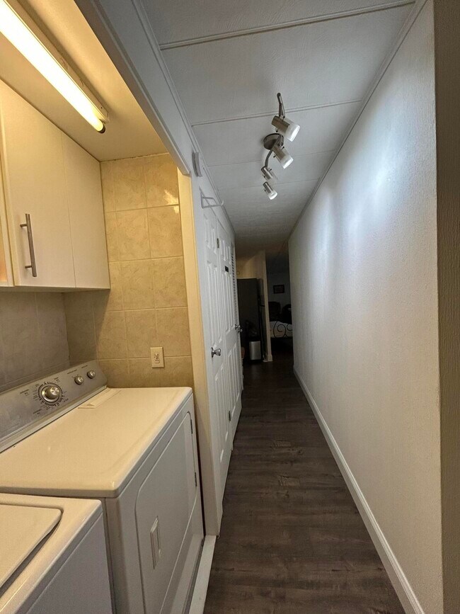 Building Photo - 12375 S Military Trl