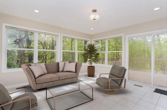 Building Photo - 1703 Cottontail Dr