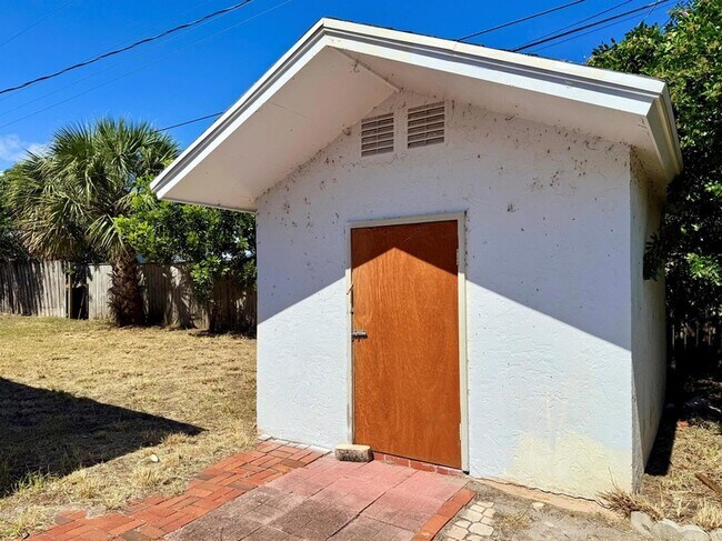 Building Photo - 1455 NE Silver Maple Way