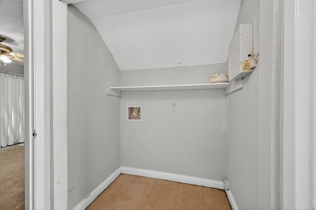 Building Photo - 7711 Del Glen Ln