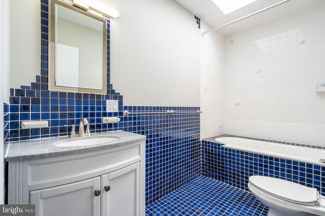 Building Photo - 338 Poplar Ave