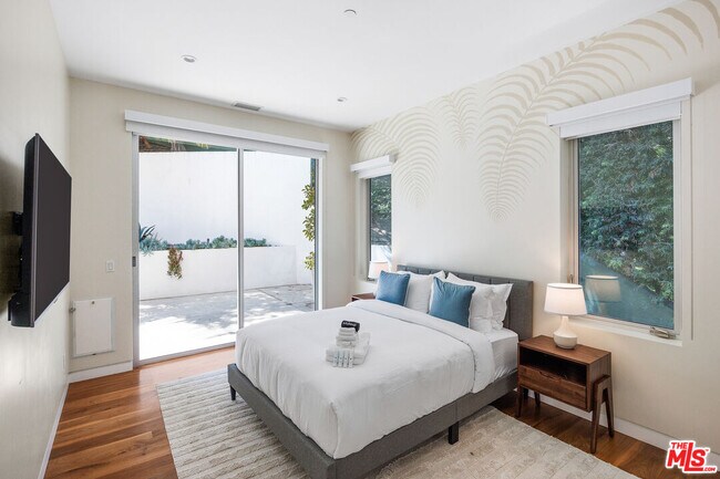 Building Photo - 3542 Knobhill Dr