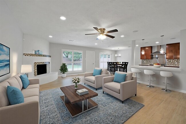 Building Photo - 15815 Baytree Dr