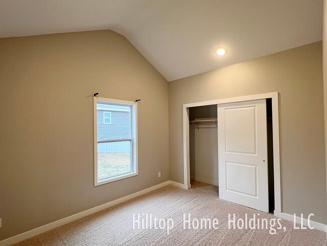 Building Photo - 62 Hilltop Rd