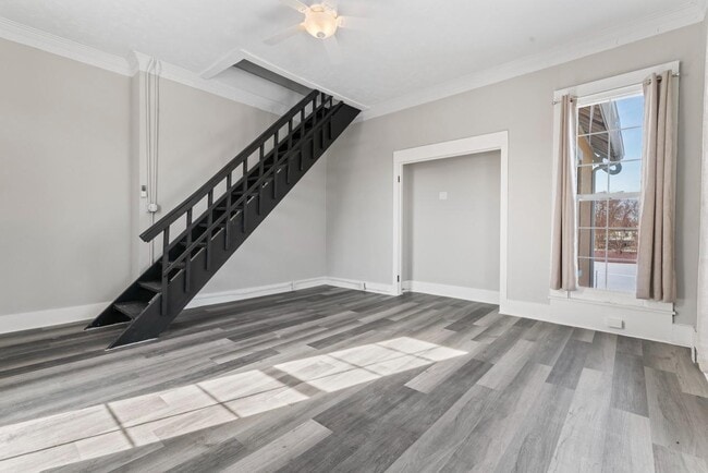 Building Photo - 621 E Main St