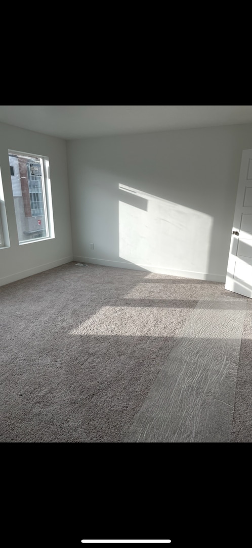 Building Photo - Beautiful Townhome in great location!