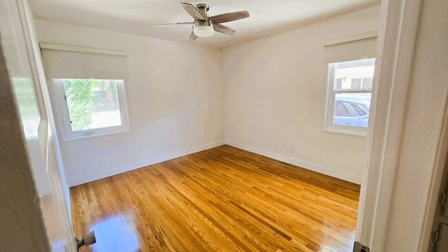 Building Photo - 728 N Edinburgh Ave