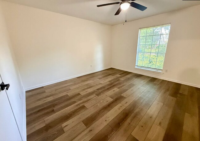Building Photo - 1045 Chatwood Dr
