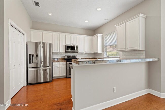 Building Photo - 7610 Sentry Oak Cir E