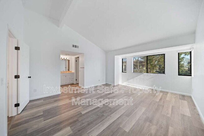 Building Photo - 5715 Baltimore Dr