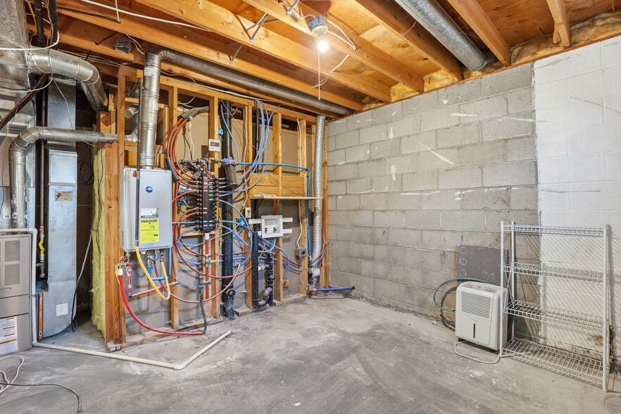 Building Photo - 1731 Sharp Dr