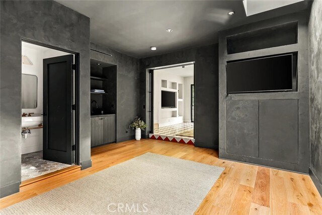 Building Photo - 738 San Lorenzo St