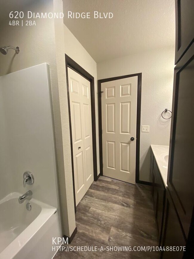 Building Photo - 4 BED | 2 BATH | DOUBLE GARAGE | RAPID VALLEY