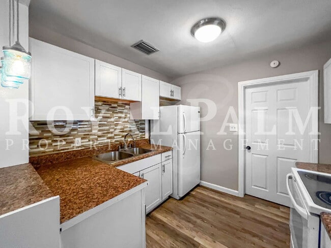 Building Photo - 1918 Grace Ave