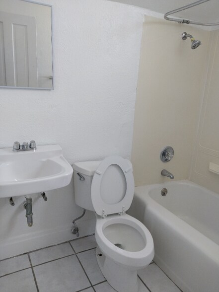 Building Photo - 3517 Clifton Ave