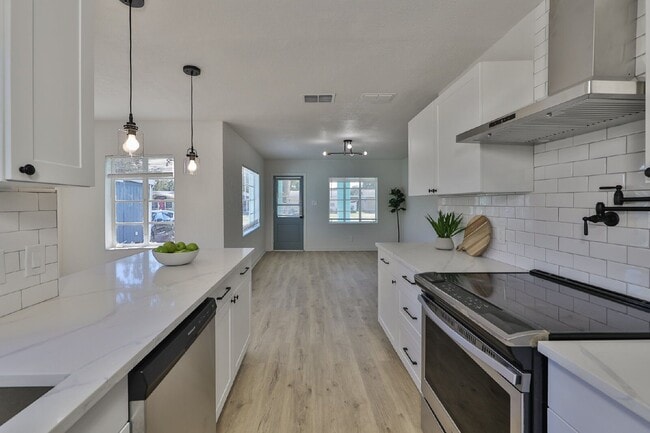 Building Photo - 867 53rd Terrace N