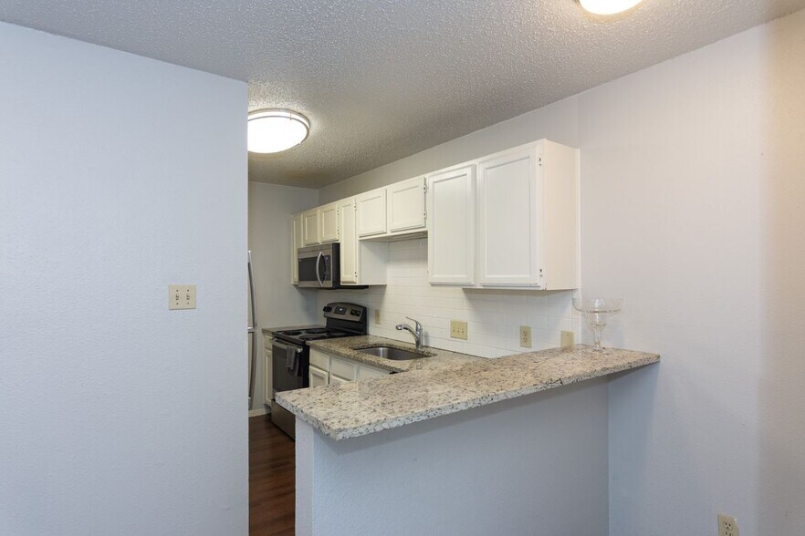 Building Photo - 3115 Helms St