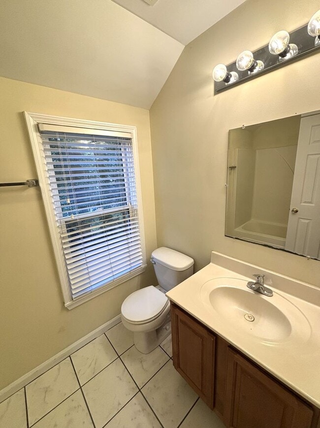 Building Photo - NormalTown 2br House - Fall 2026 Prelease