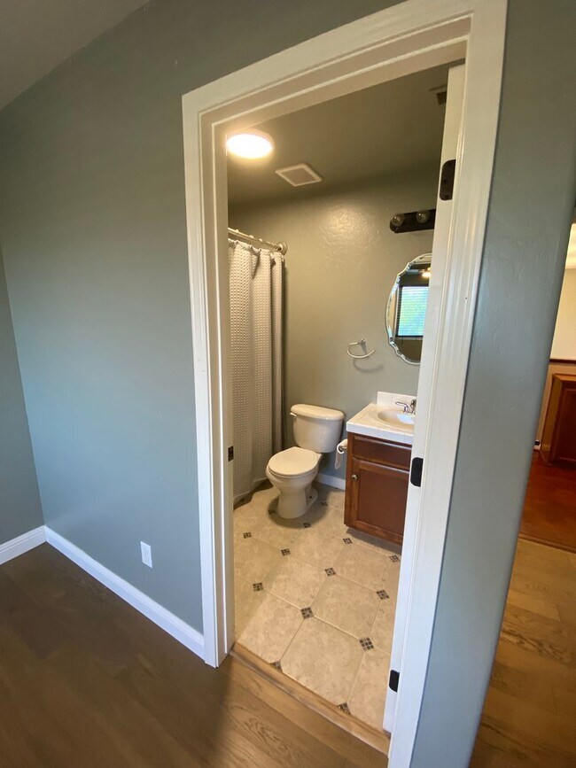 Building Photo - Big beautiful Home for rent in Visalia, Ca