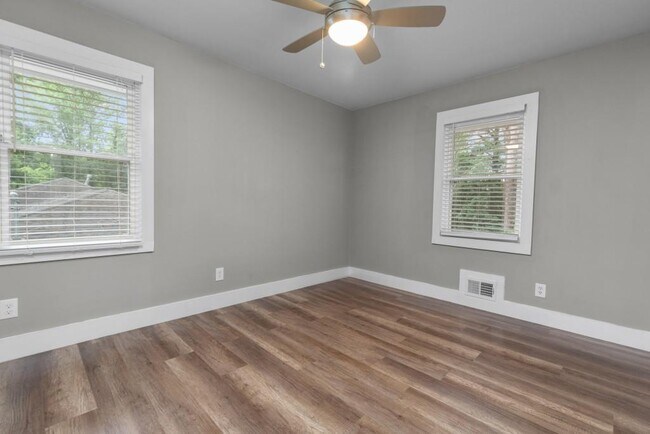Building Photo - 1699 Flintwood Dr SE