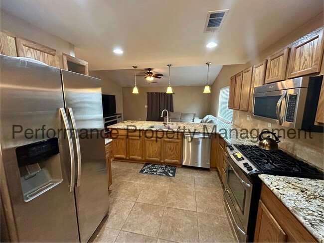 Building Photo - Charming 3 Bed/2 Bath SW Bakersfield Home ...