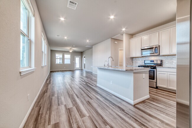 Building Photo - 101 Red Cedar Ct