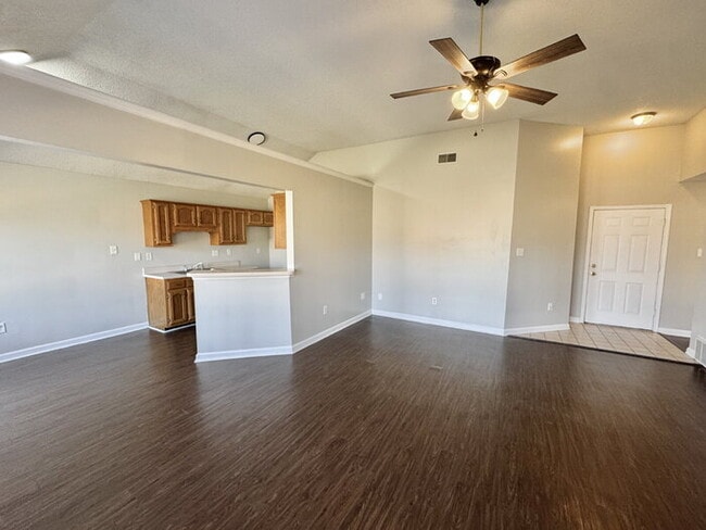 Building Photo - 6416 Valley Oak Dr