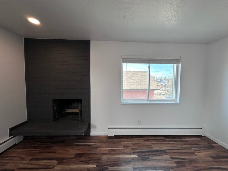 Building Photo - 165 S Clarkson St