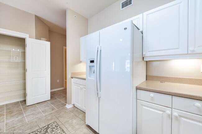 Building Photo - WALKING DISTANCE TO SUNSEEKER RESORT AND P...