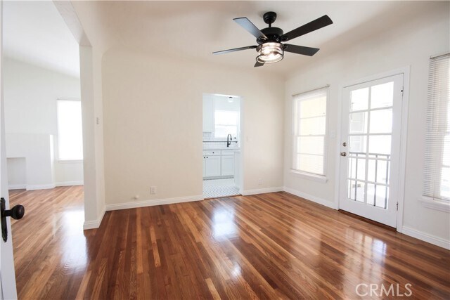 Building Photo - 1040 W Almond Ave