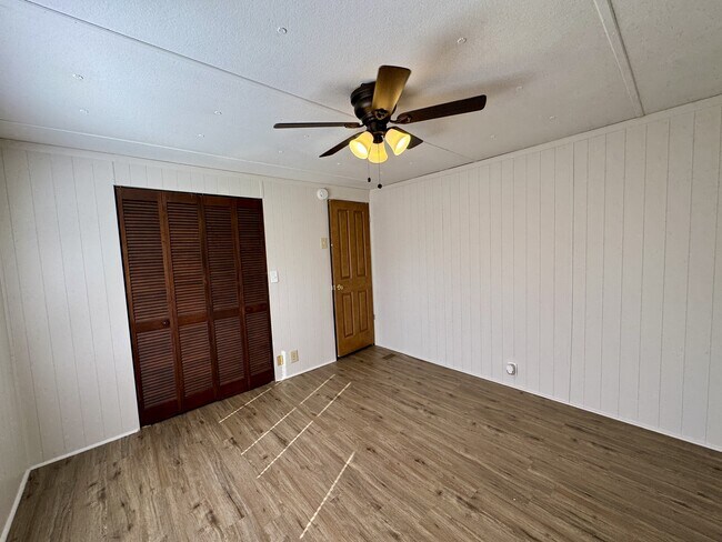 Building Photo - 836 Commerce St