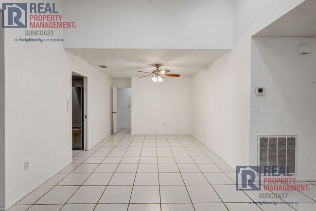 Building Photo - 1370 Palmwood Dr