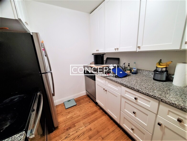 Building Photo - 772 Columbus Ave