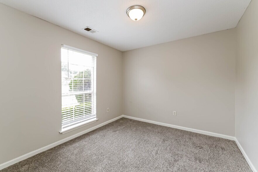 Building Photo - 4574 Kings Grant Dr
