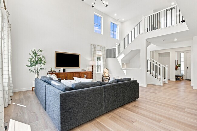 Building Photo - 3066 S Quaker St