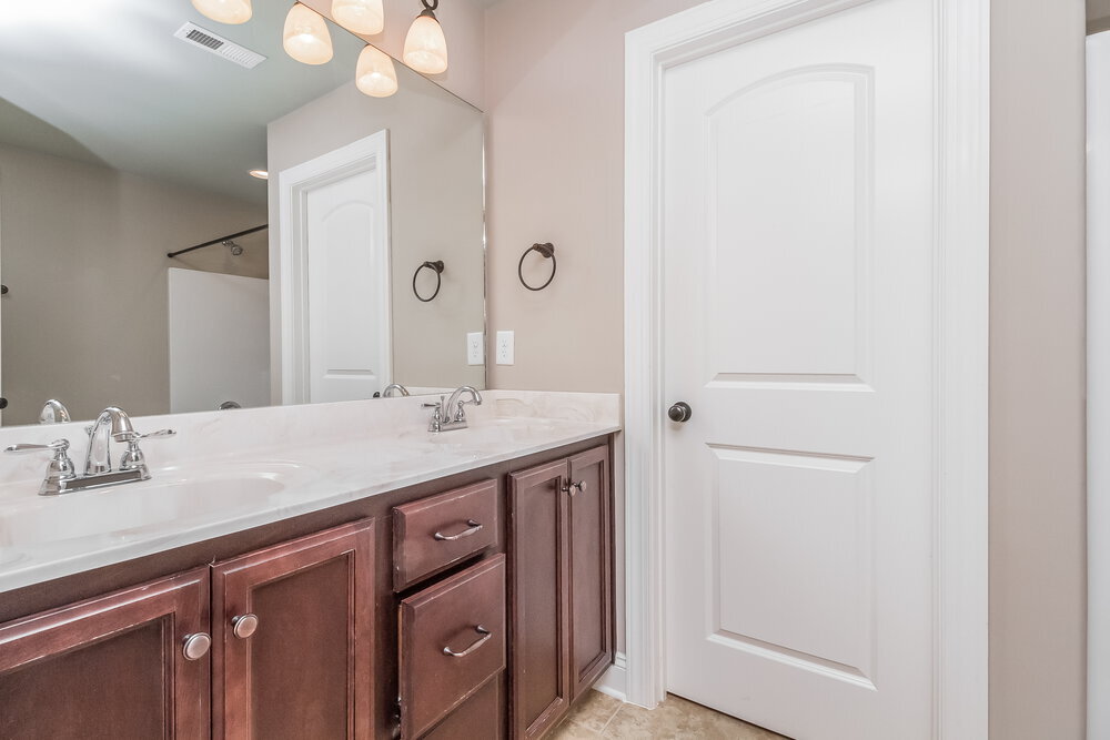 Building Photo - 8427 Manor Farm Dr