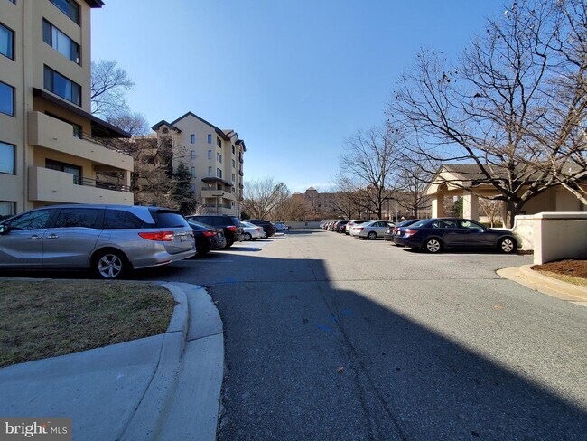 Building Photo - 6050 California Cir