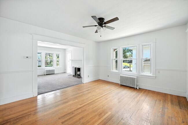 Building Photo - 124-126-126 Woodside Terrace