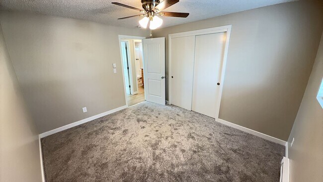 Building Photo - upgraded 2 bedroom 1 bath condo in downtow...