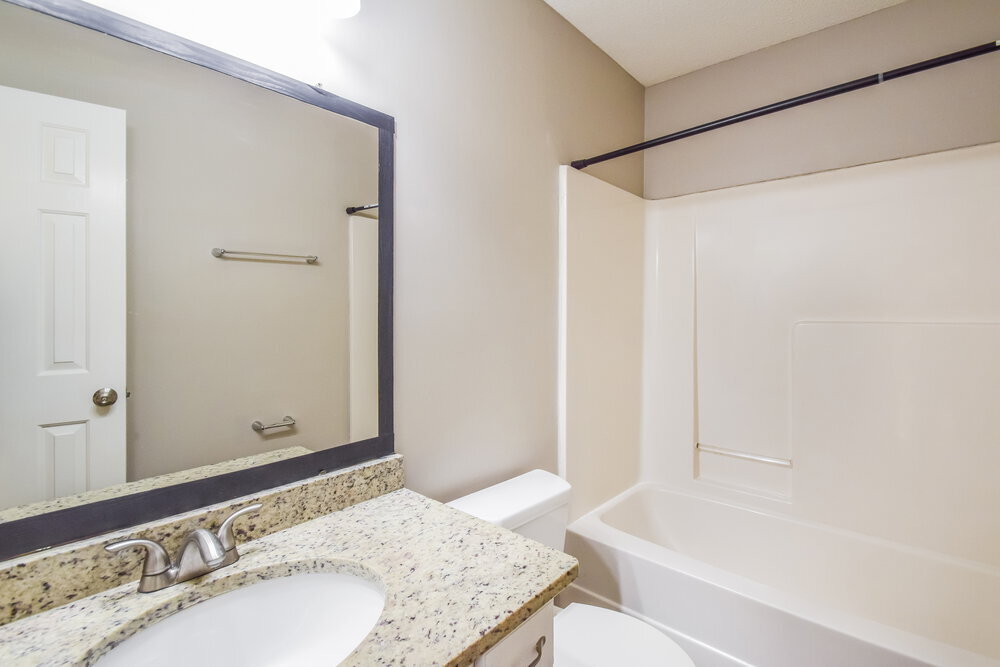 Building Photo - 10222 Green Moss Dr N