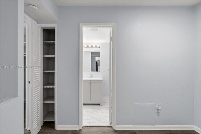 Building Photo - 1300 NE 191st St