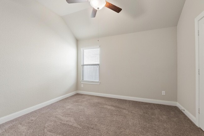 Building Photo - 18716 Laurel Hills Dr