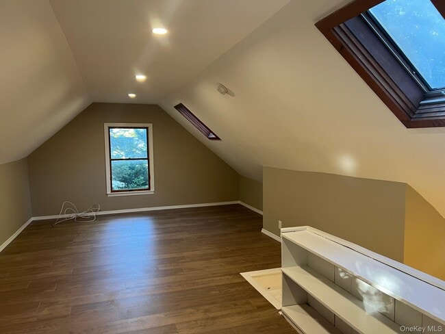 Building Photo - 19 Maple Ave