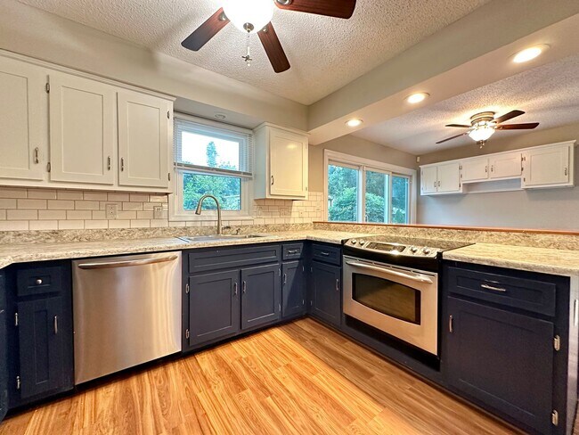 Building Photo - Stunning Single-Family Home with Plenty of...