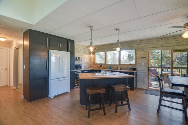 Building Photo - 465 Springmeadow Way